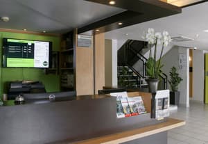 thumbnail: Reception