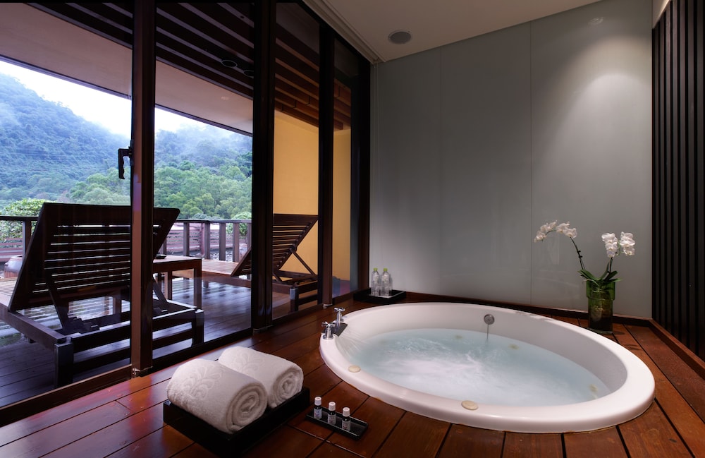 Private spa tub
