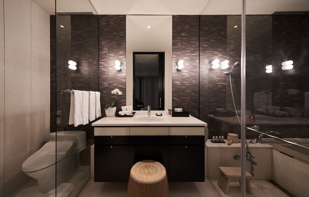 Bathroom amenities