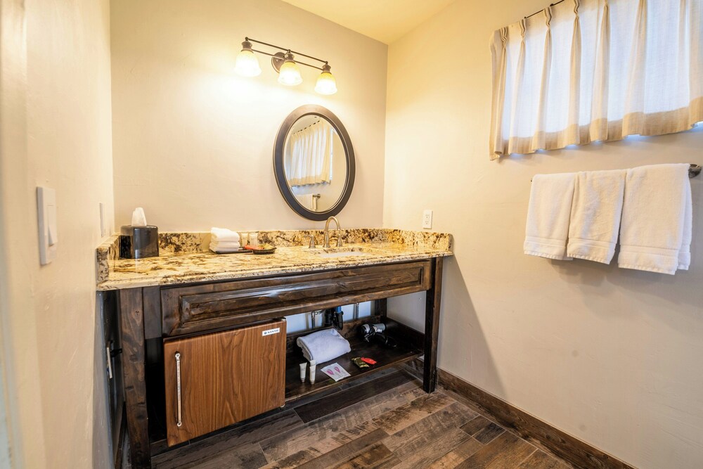 Bathroom sink