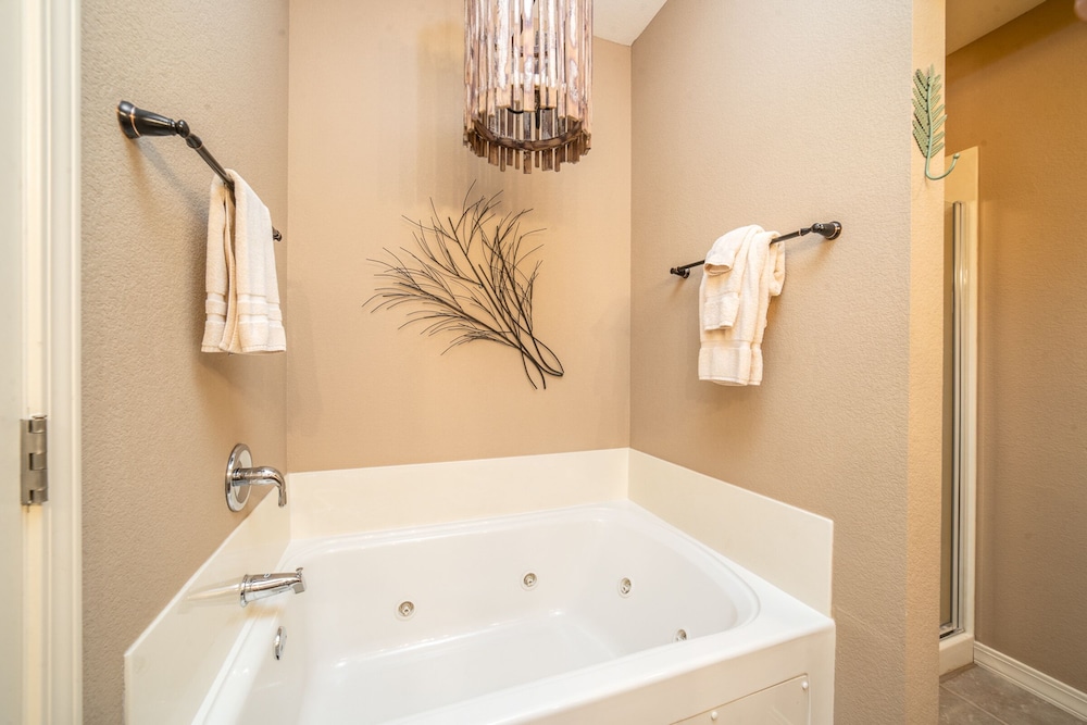 Jetted tub