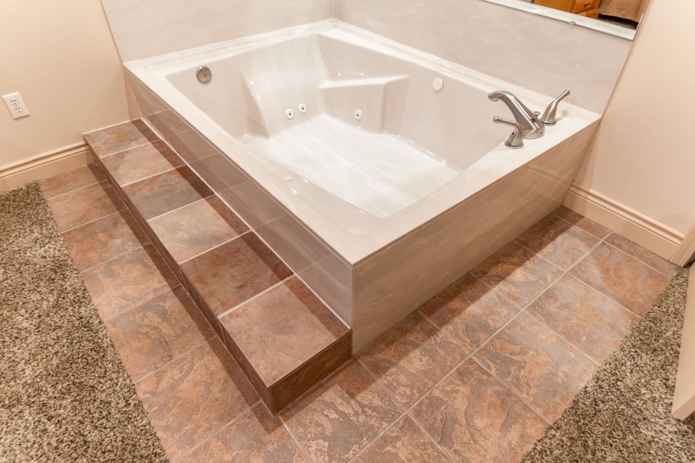 Jetted tub
