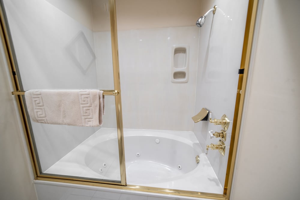 Jetted tub