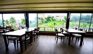 thumbnail: Breakfast area