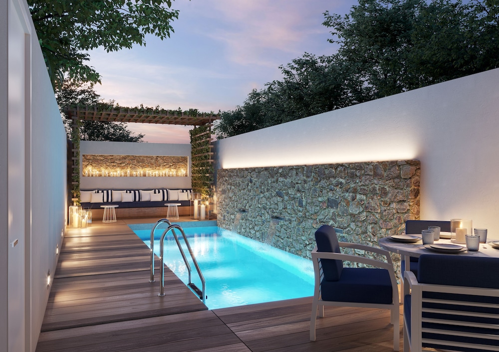 Private pool