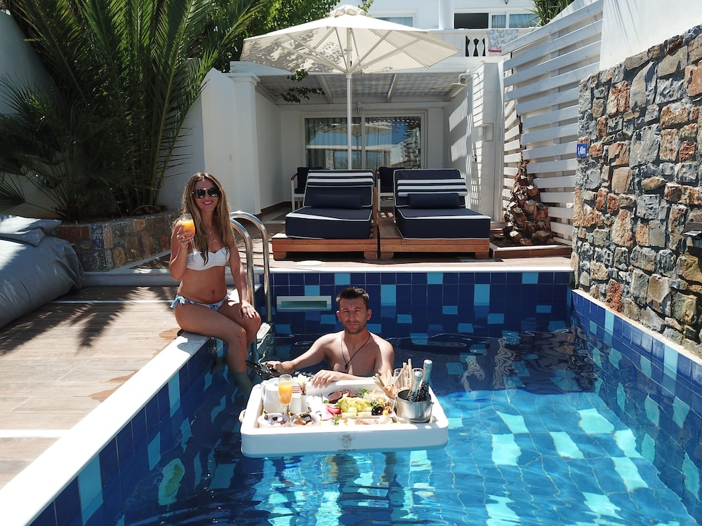 Private pool