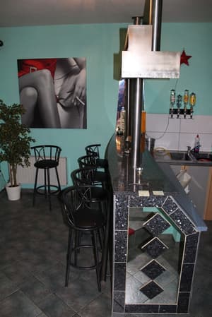 thumbnail: Bar (on property)