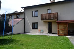 thumbnail: Front of property