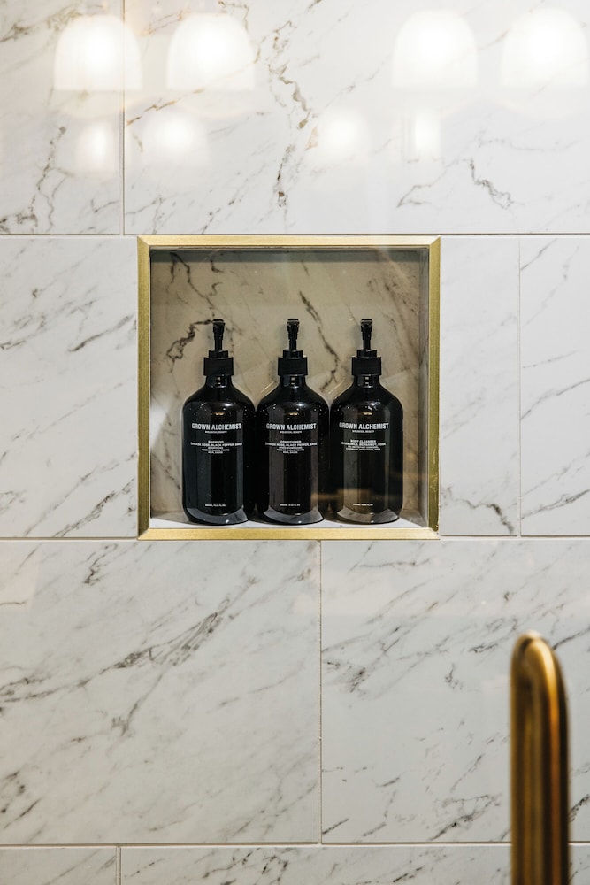 Bathroom amenities
