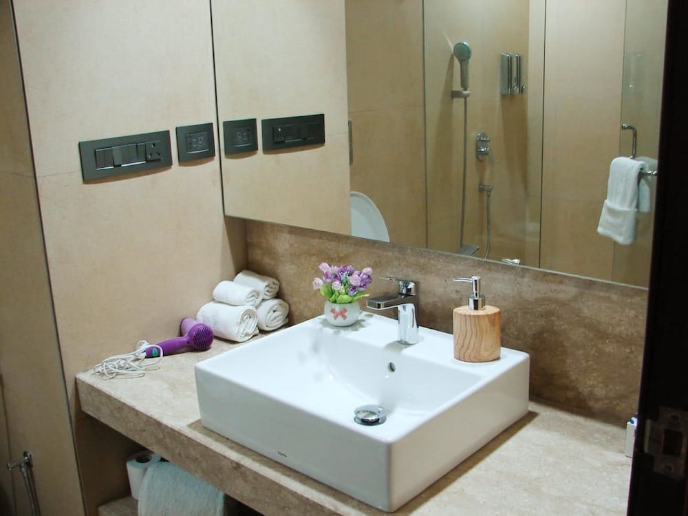 Bathroom sink