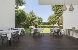 thumbnail: Breakfast area