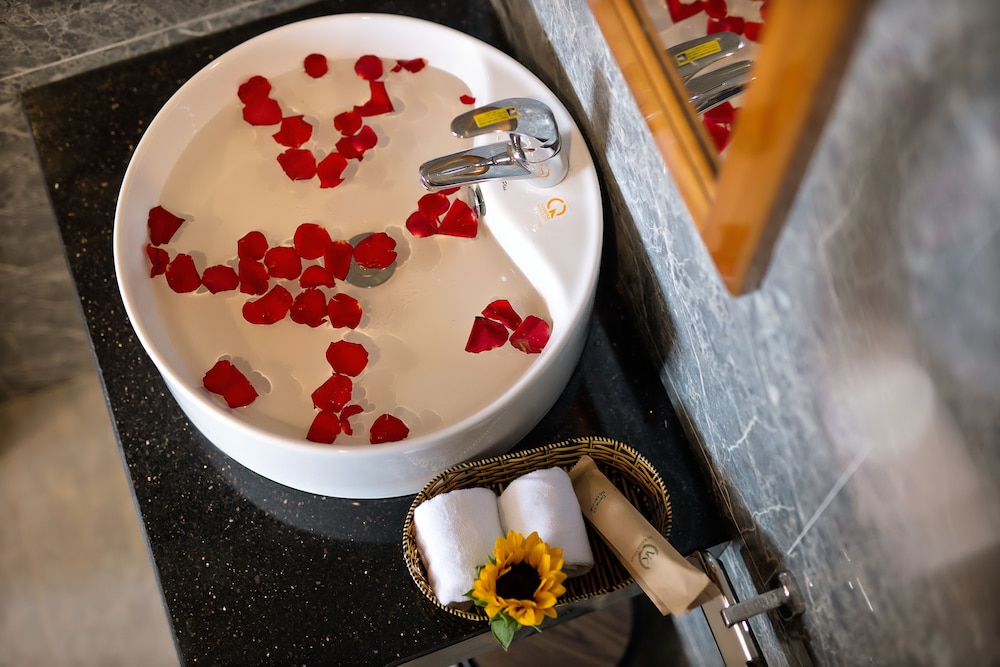 Bathroom sink
