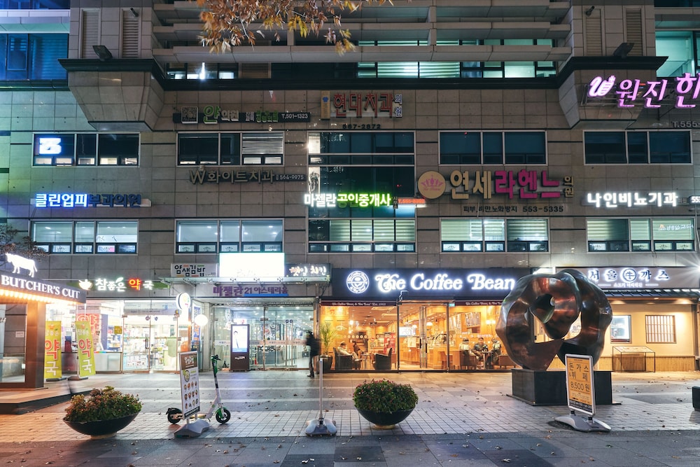 Front of property - evening/night