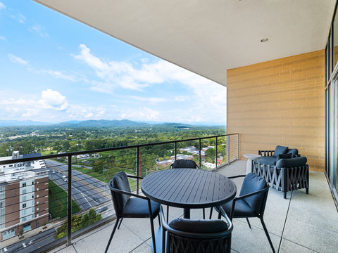 King Suite with Panoramic Views balcony