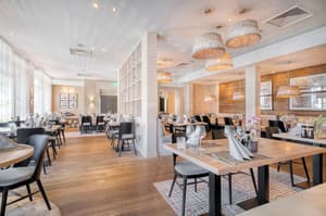 thumbnail: Restaurant