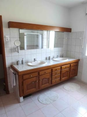 thumbnail: Bathroom sink