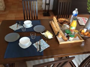 thumbnail: Breakfast area