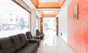thumbnail: Lobby sitting area