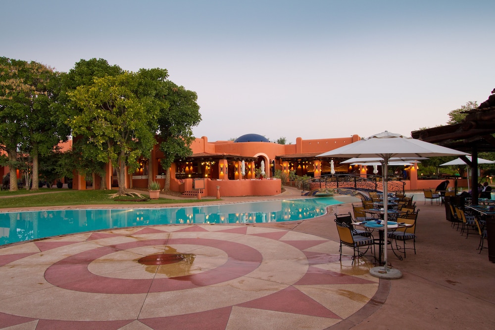 Poolside bar