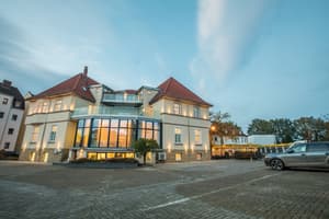 thumbnail: Front of property