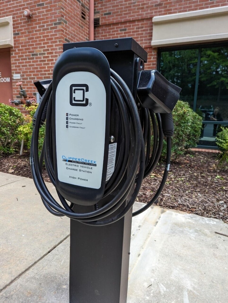 Electric vehicle charging station
