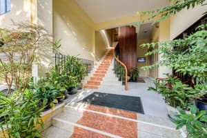 thumbnail: Courtyard