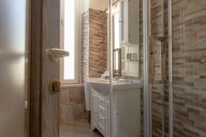 thumbnail: Exterior