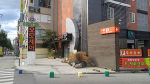 thumbnail: Property entrance