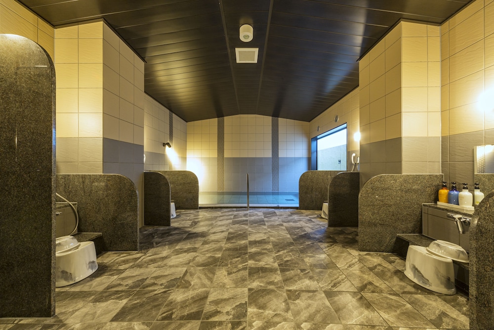 Indoor spa tub