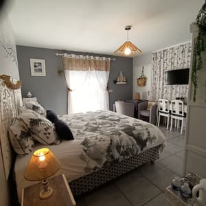 thumbnail: In-room dining