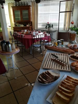 thumbnail: Breakfast area
