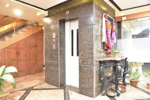thumbnail: Interior entrance