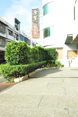 thumbnail: Interior entrance
