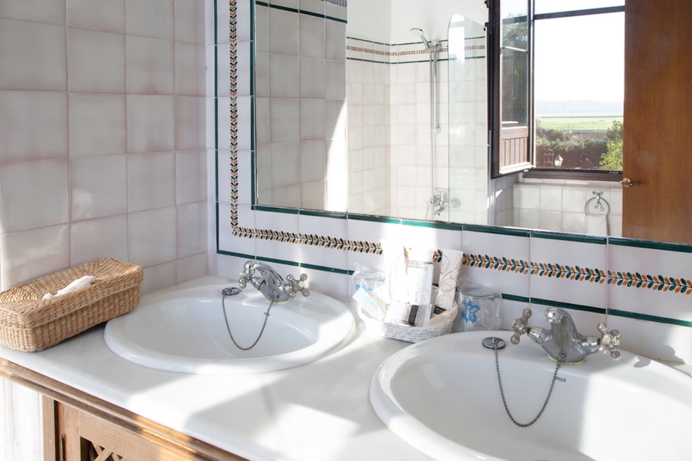 Bathroom sink