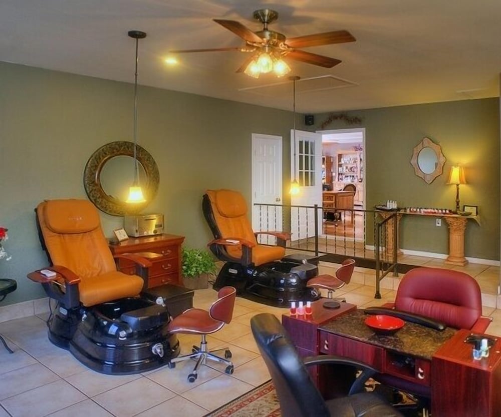 Nail salon