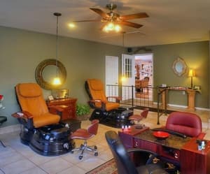 thumbnail: Nail salon