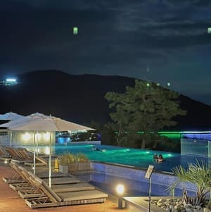thumbnail: Infinity pool
