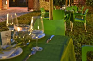 thumbnail: Couples dining