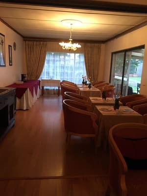 thumbnail: Family dining