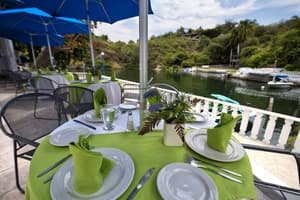 thumbnail: Family dining