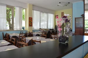 thumbnail: Breakfast area