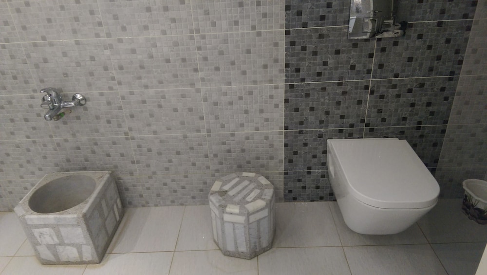 Bathroom amenities