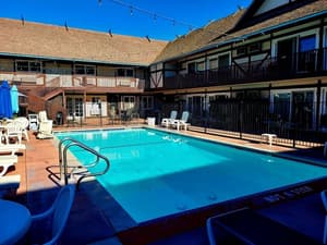 thumbnail: Pool