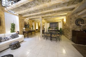 thumbnail: Interior entrance