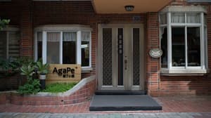 thumbnail: Interior entrance