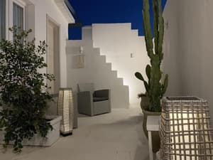 thumbnail: Exterior