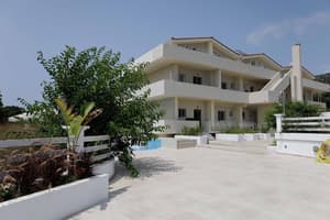 thumbnail: Front of property