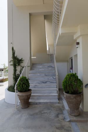 thumbnail: Front of property