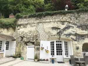 thumbnail: Property entrance