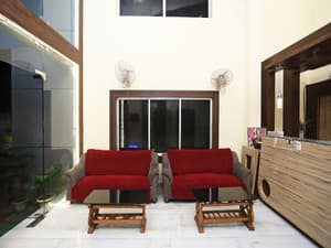 thumbnail: Lobby sitting area